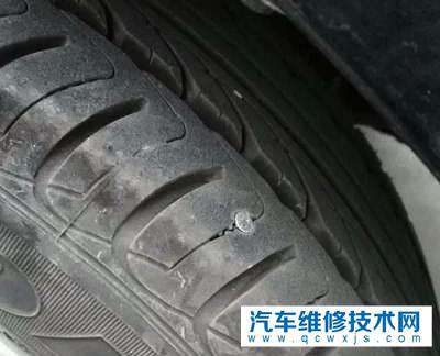 汽车轮胎中间扎了钉子要换胎吗？专业建议与实际处理指南